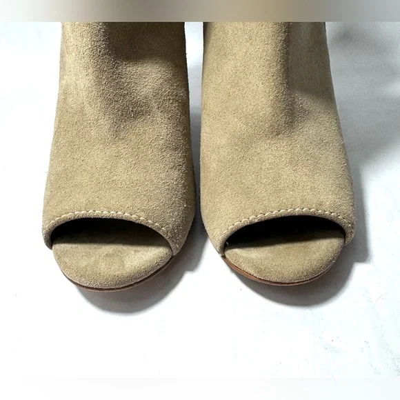 Women's Marc Fisher Taupe Suede Novice Peep Toe Ankle Bootie 8M Fringe Zipper - Picture 5 of 16